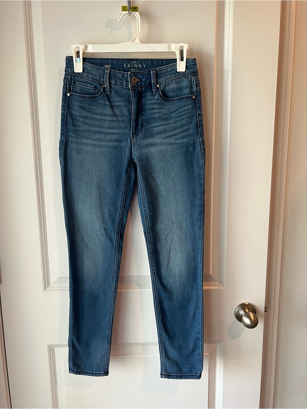 WHBM The skinny ankle jeans. Size 00